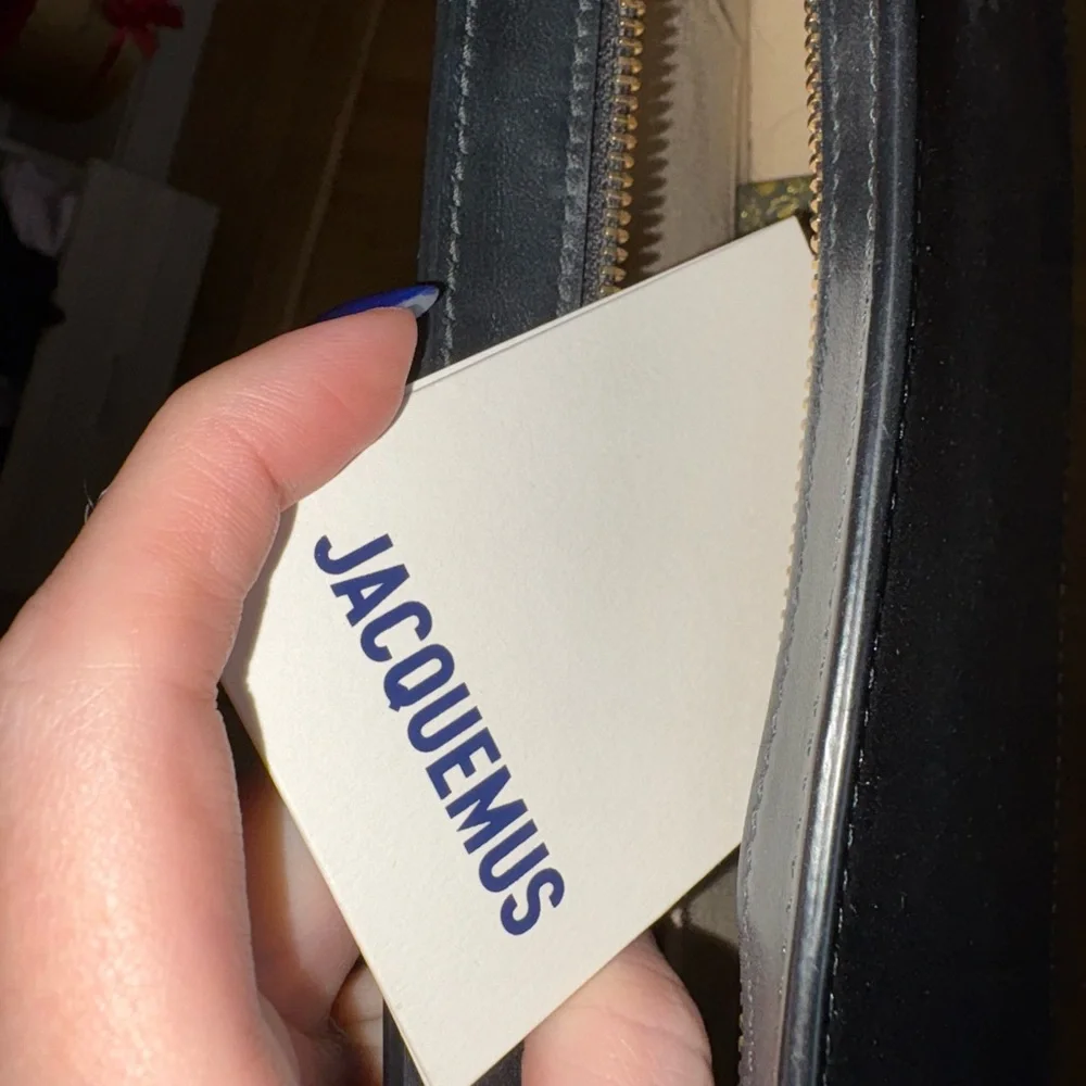 Jacquemus Black La Vague Shoulder Bag with Gold Accents new - Picture 4 of 4